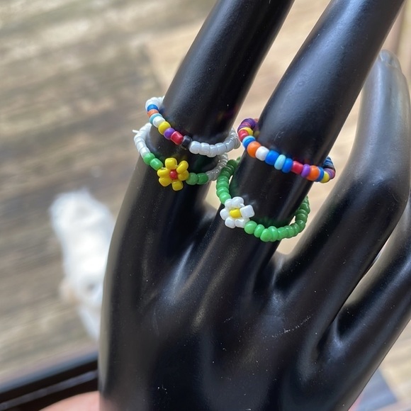 Beaded Flower Stretch Ring Set - Picture 7 of 9